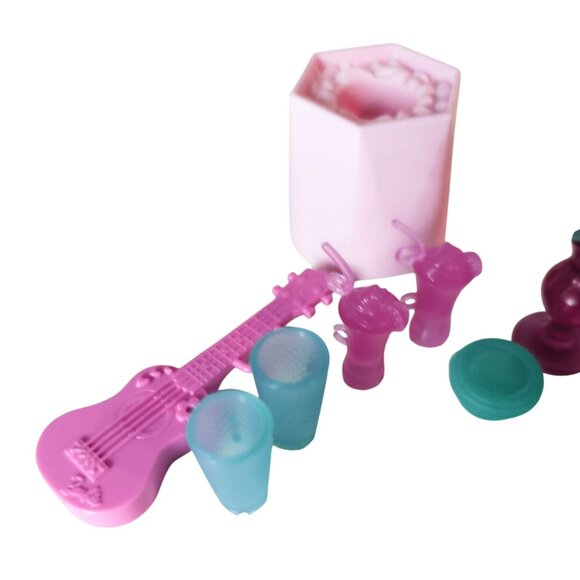 Barbie DreamHouse GRG93 2021 Replacement Accessories Planters Rug Glasses - Picture 2 of 3